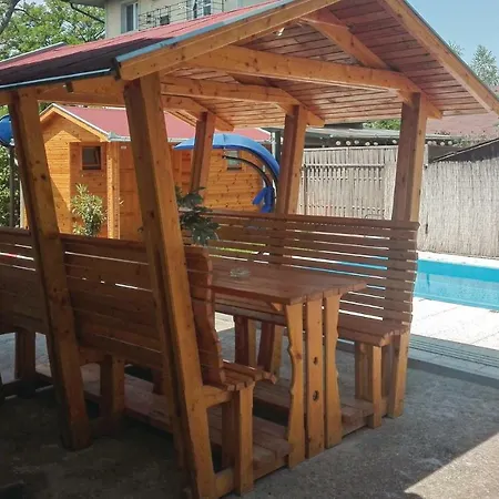 Four Bedroom In Апартаменты