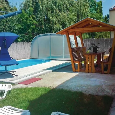 Four Bedroom In Apartament *
