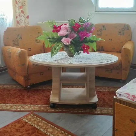 Four Bedroom In Апартаменты *