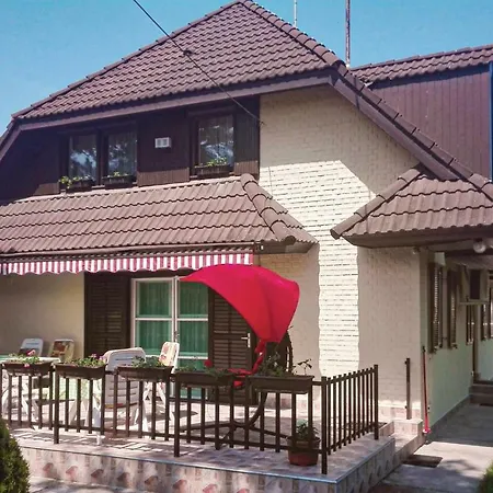 Four Bedroom In Zamárdi